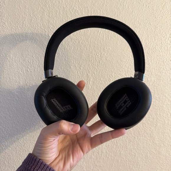 JBL - Tune 660NC On-Ear Noise Cancelling Wireless Over the Ear Headphones - Picture 2 of 5